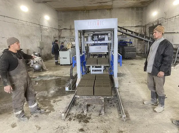 Чому технологія сервовібрації є ключовою для виготовлення бетонних блоків?