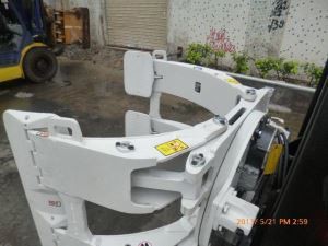 Затискач блоку